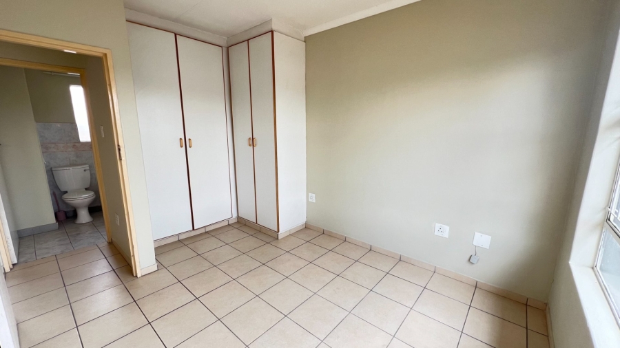 2 Bedroom Property for Sale in Langenhovenpark Free State